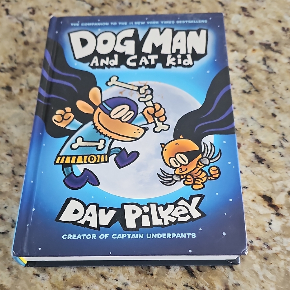 3/$15 💥 Dog Man and Cat Kid Hardcover Book Scholastic